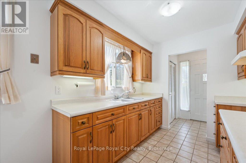 29 Vista Terrace, Guelph, Ontario  N1E 1A2 - Photo 7 - X12304876