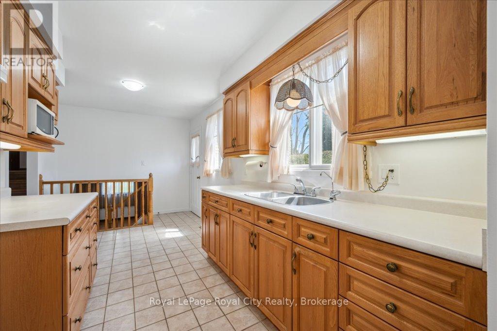 29 Vista Terrace, Guelph, Ontario  N1E 1A2 - Photo 8 - X12304876