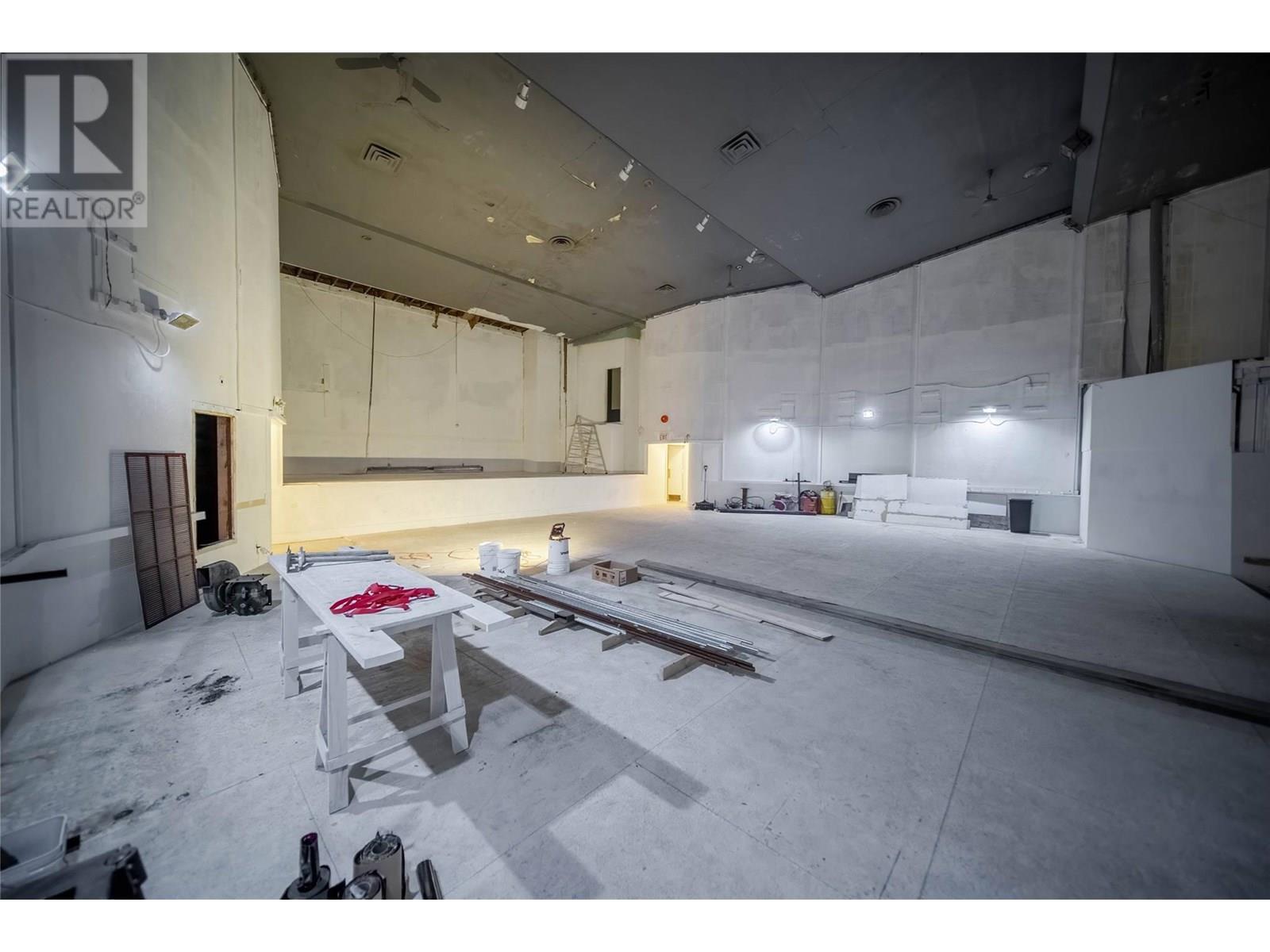 15 10th Avenue S, Cranbrook, British Columbia  V1C 2M9 - Photo 6 - 10356052