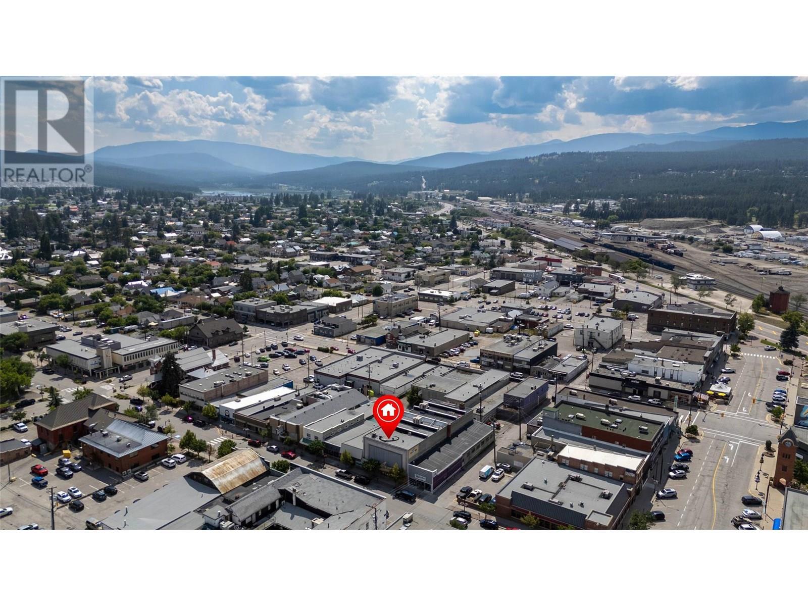 15 10th Avenue S, Cranbrook, British Columbia  V1C 2M9 - Photo 2 - 10356052