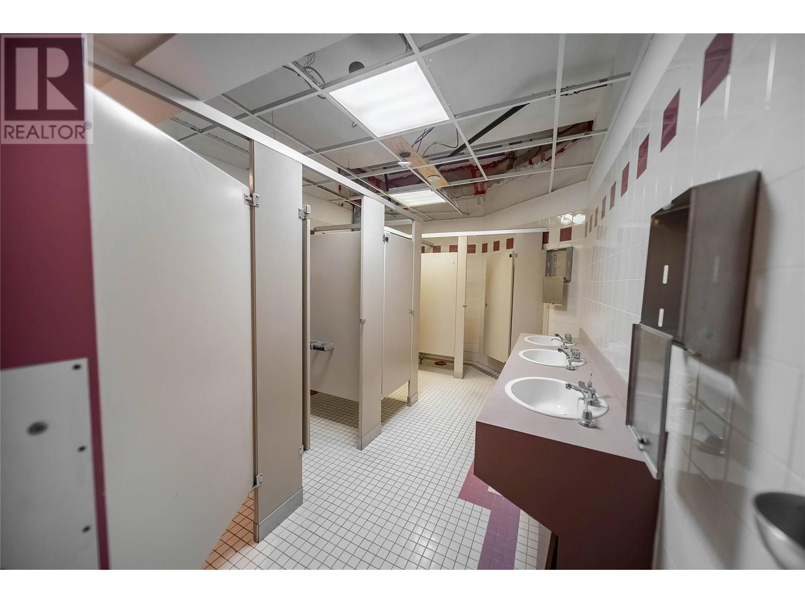 15 10th Avenue S, Cranbrook, British Columbia  V1C 2M9 - Photo 11 - 10356052