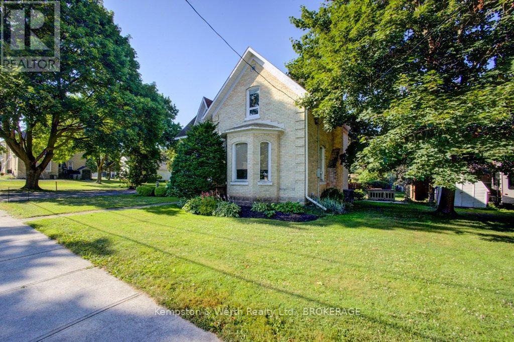 34 Queen Street W, Huron East, Ontario  N0G 1H0 - Photo 2 - X11931400