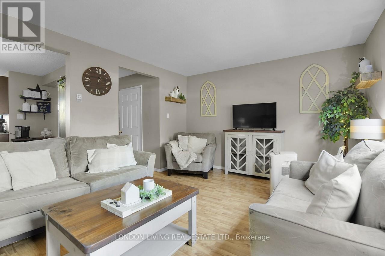 152 - 166 Southdale Road W, London South, Ontario  N6J 2J1 - Photo 10 - X12305079