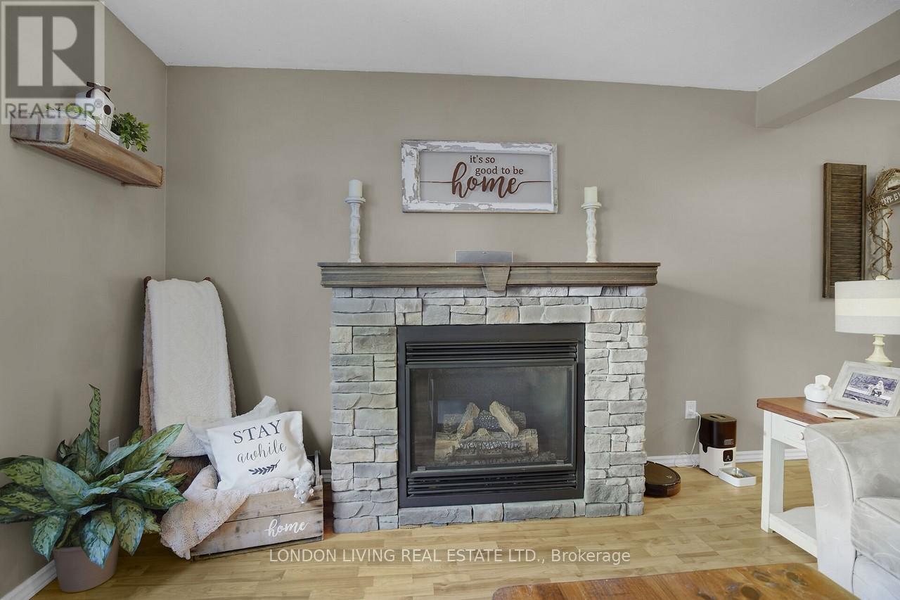 152 - 166 Southdale Road W, London South, Ontario  N6J 2J1 - Photo 11 - X12305079