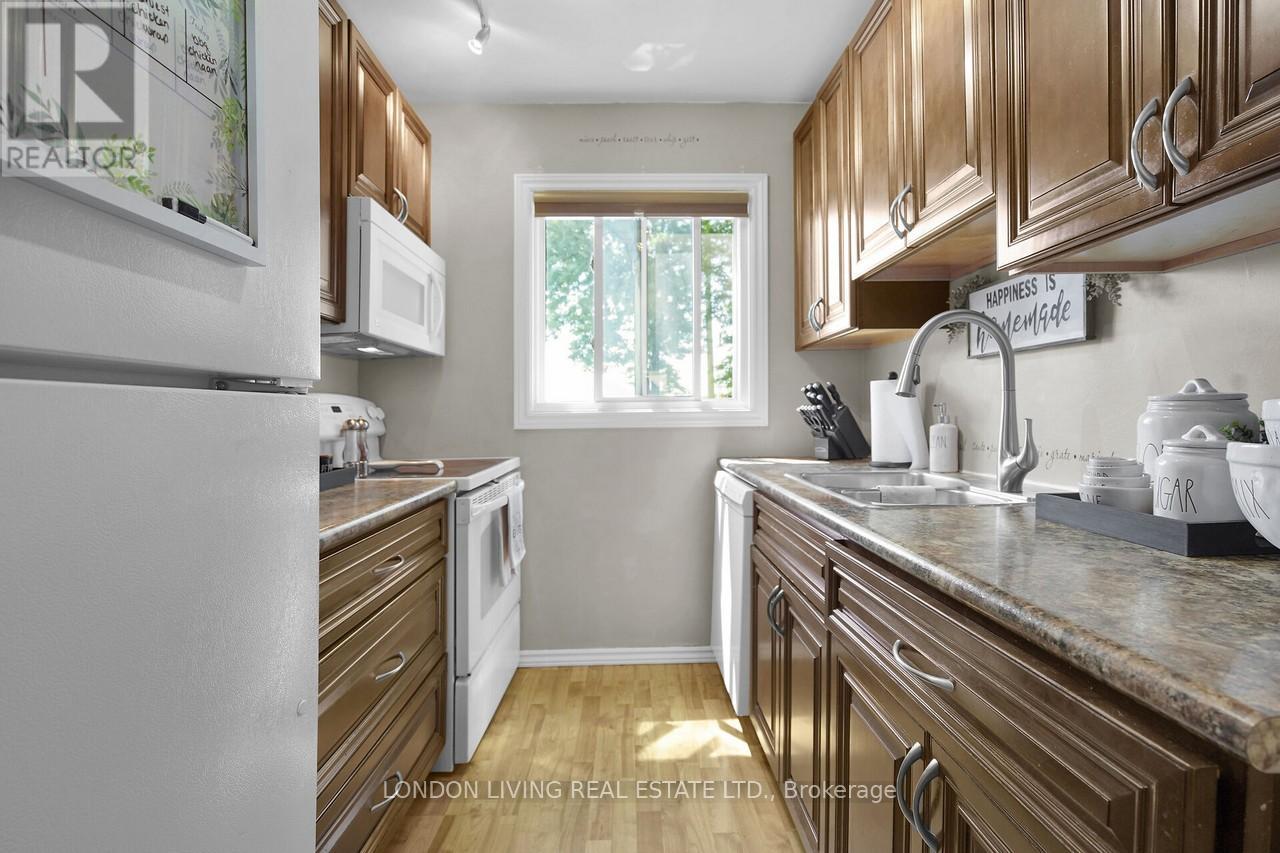 152 - 166 Southdale Road W, London South, Ontario  N6J 2J1 - Photo 15 - X12305079