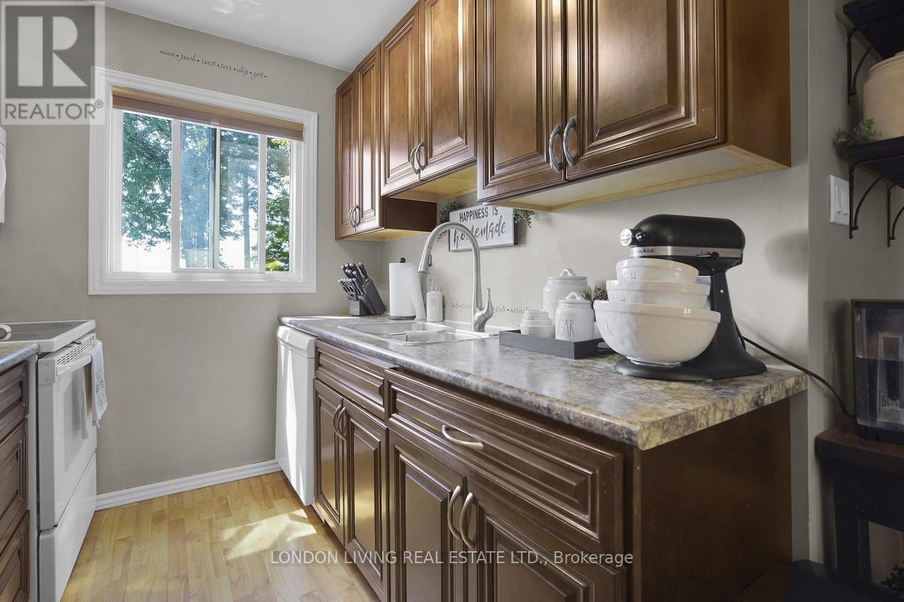 152 - 166 Southdale Road W, London South, Ontario  N6J 2J1 - Photo 16 - X12305079