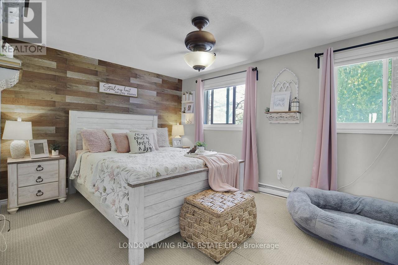 152 - 166 Southdale Road W, London South, Ontario  N6J 2J1 - Photo 18 - X12305079