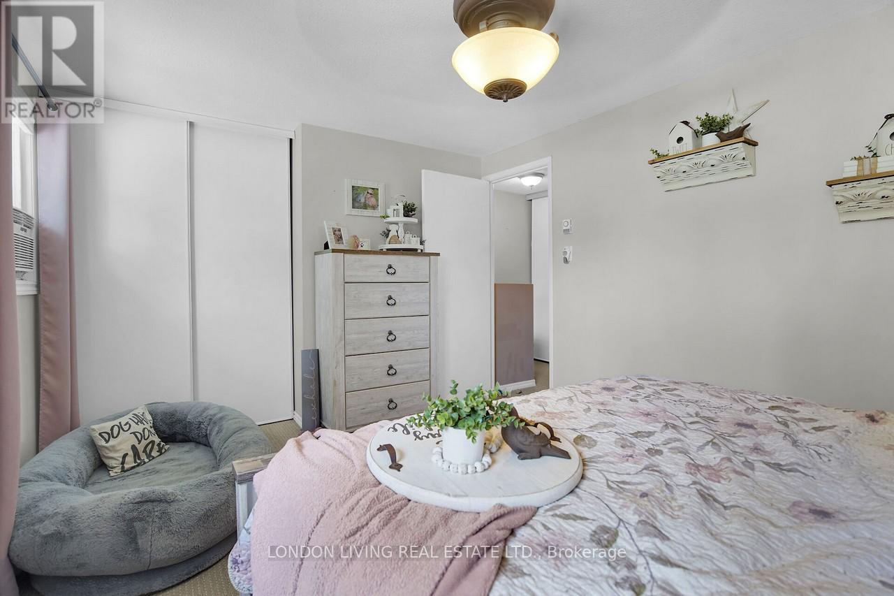 152 - 166 Southdale Road W, London South, Ontario  N6J 2J1 - Photo 19 - X12305079