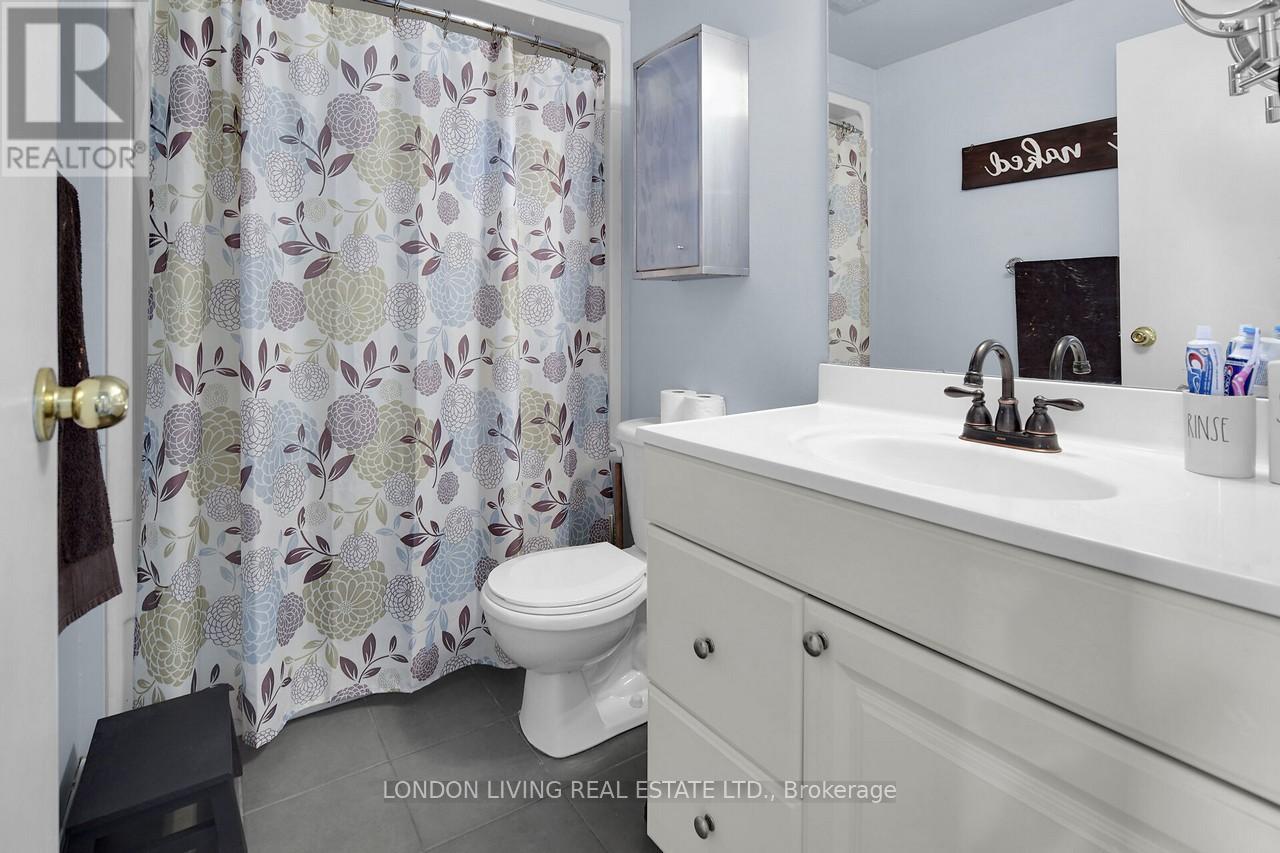152 - 166 Southdale Road W, London South, Ontario  N6J 2J1 - Photo 24 - X12305079