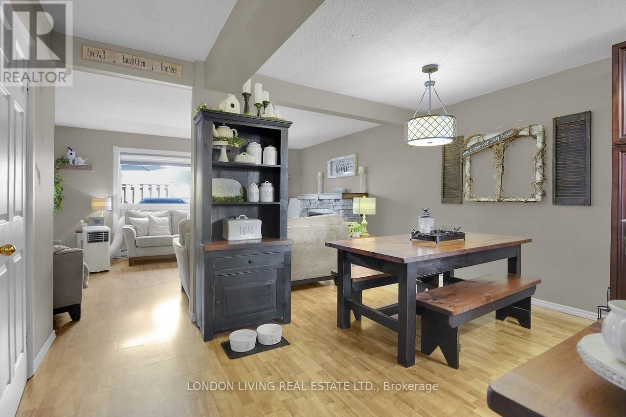 152 - 166 Southdale Road W, London South, Ontario  N6J 2J1 - Photo 7 - X12305079