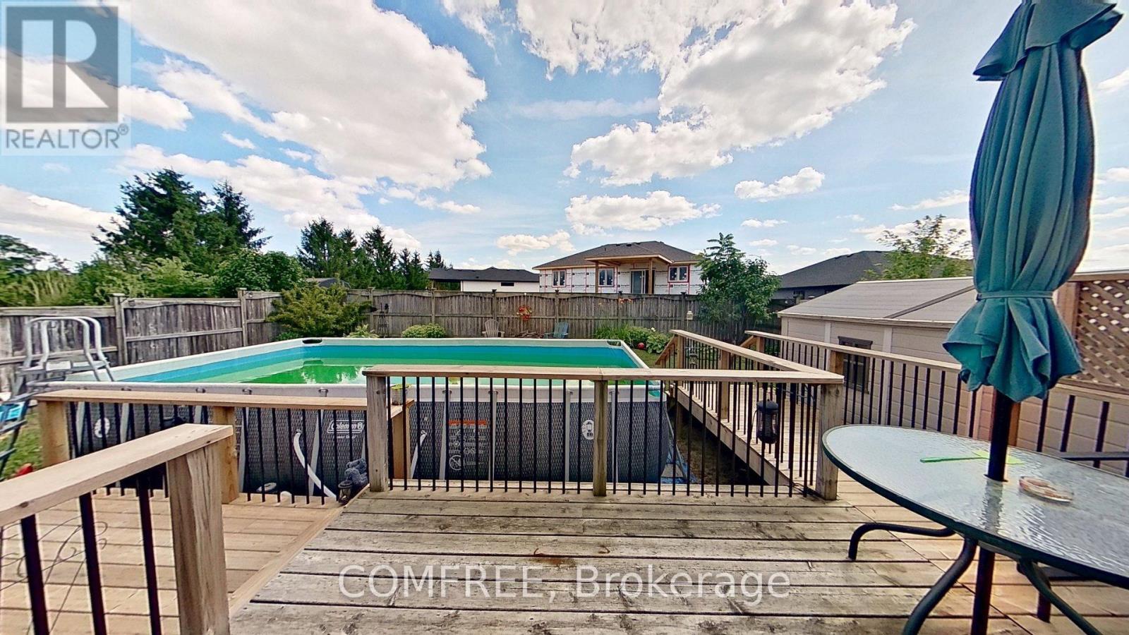4012 Edward Street, Petrolia, Ontario  N0N 1R0 - Photo 39 - X12305057