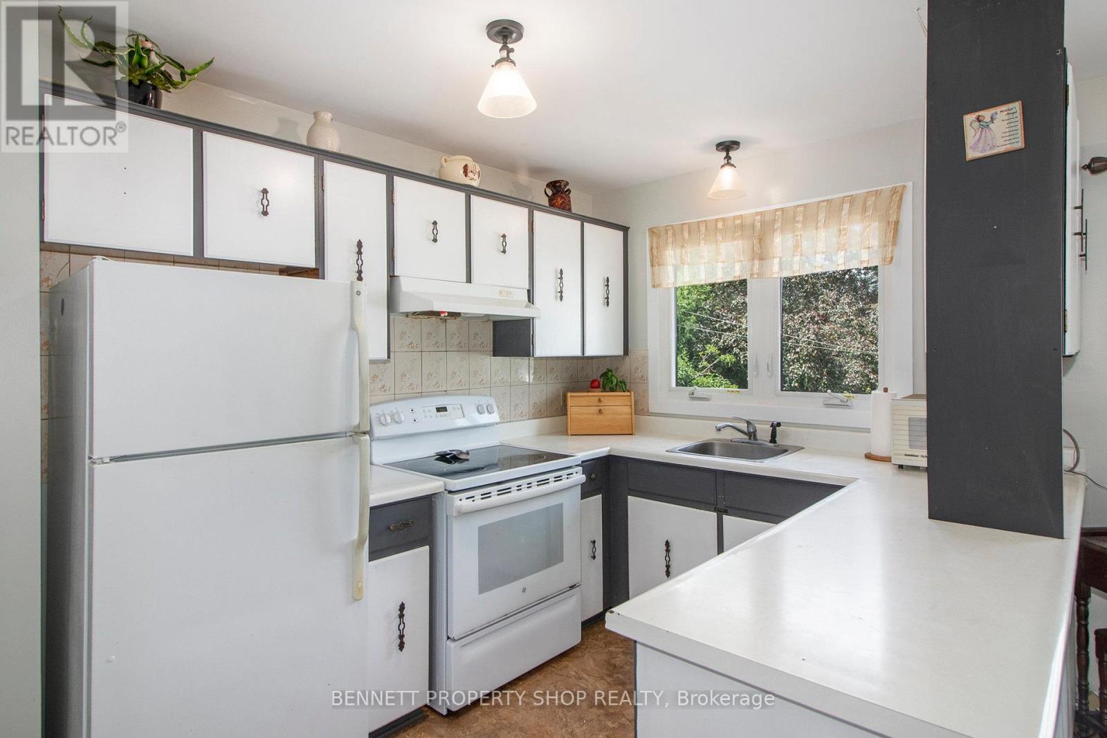 Property at 303 GLENEAGLES AVENUE image 4