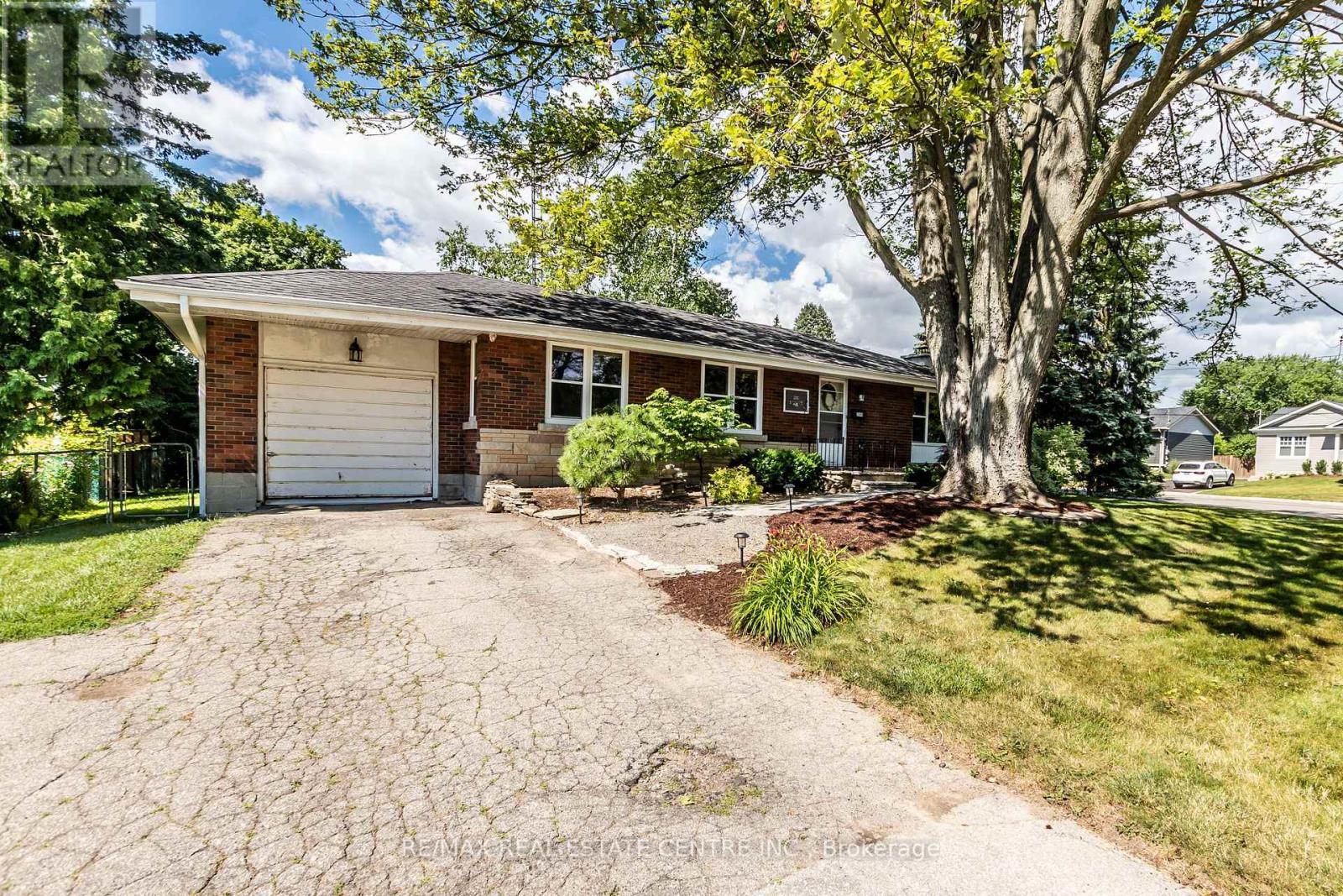 Property at 2340 SHARRON STREET image 3