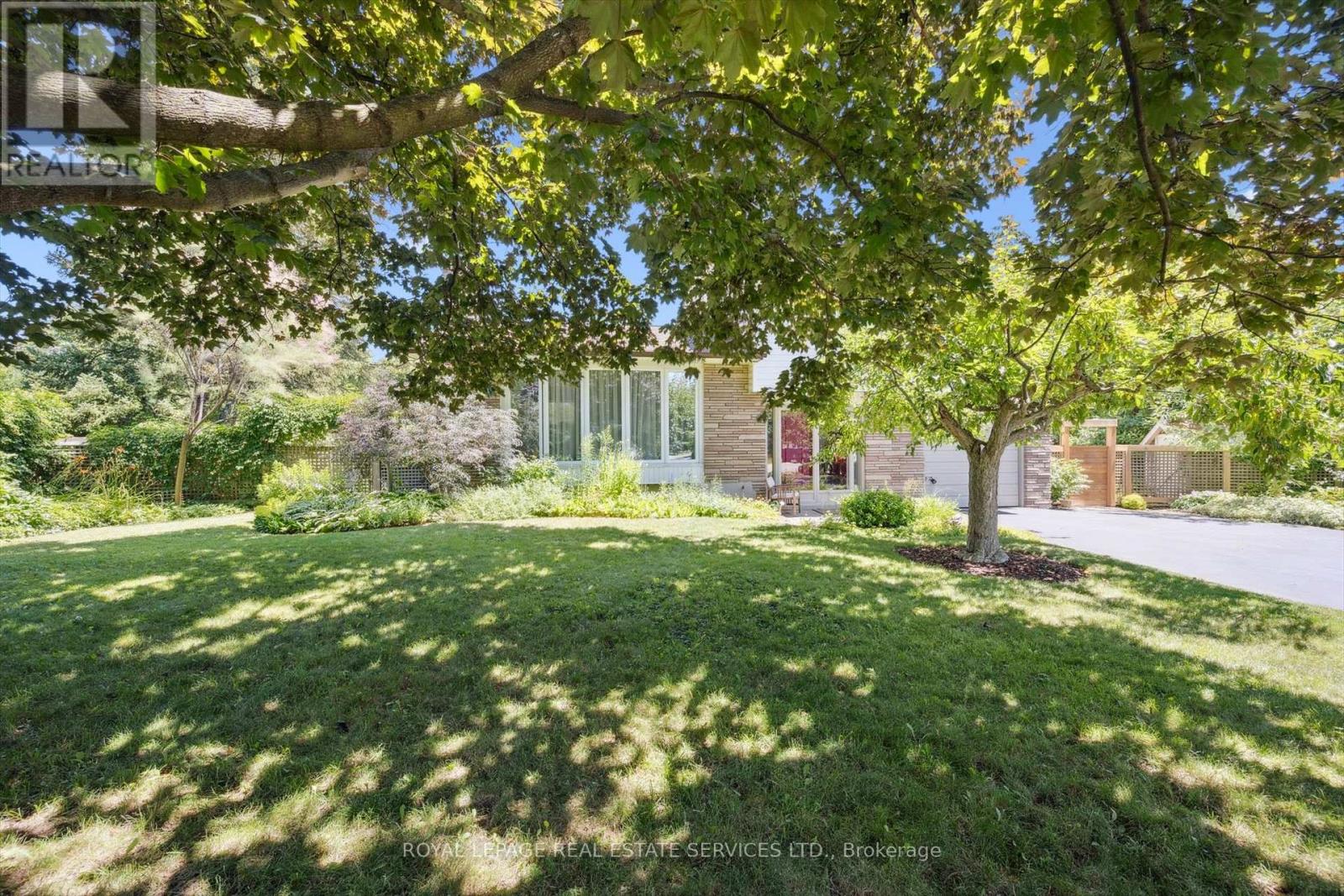 Property at 1324 ELGIN CRESCENT image 4
