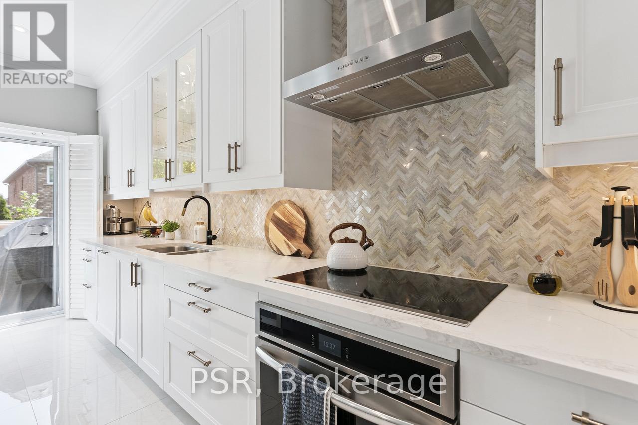 2136 Redstone Crescent, Oakville, Ontario  L6M 5B3 - Photo 14 - W12304957