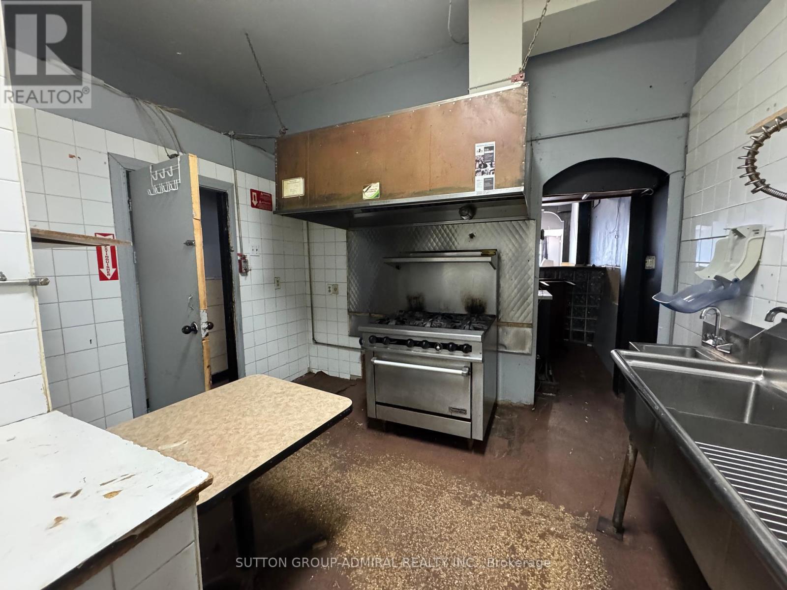 1602 Eglinton Avenue W, Toronto, Ontario  M6E 2G5 - Photo 5 - W12304975