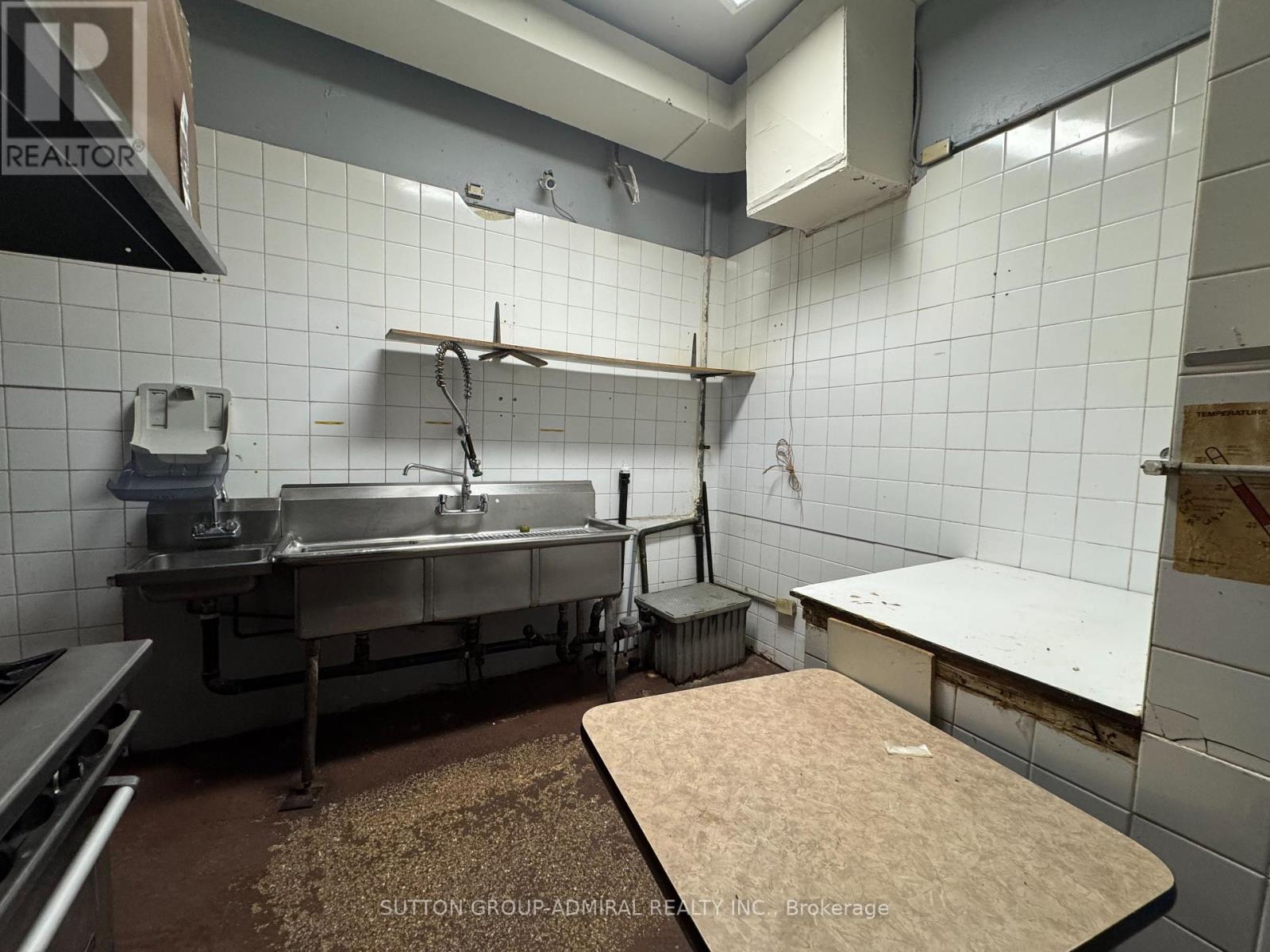 1602 Eglinton Avenue W, Toronto, Ontario  M6E 2G5 - Photo 7 - W12304975
