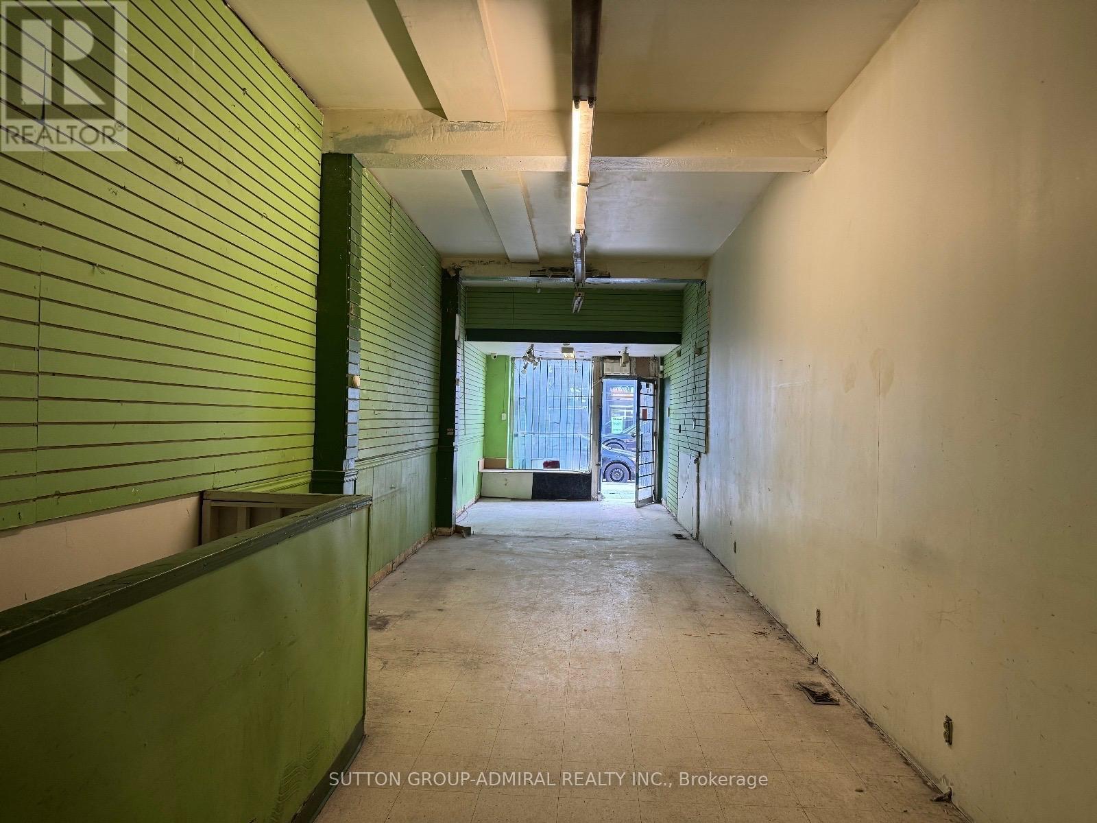 1602 Eglinton Avenue W, Toronto, Ontario  M6E 2G5 - Photo 9 - W12304975