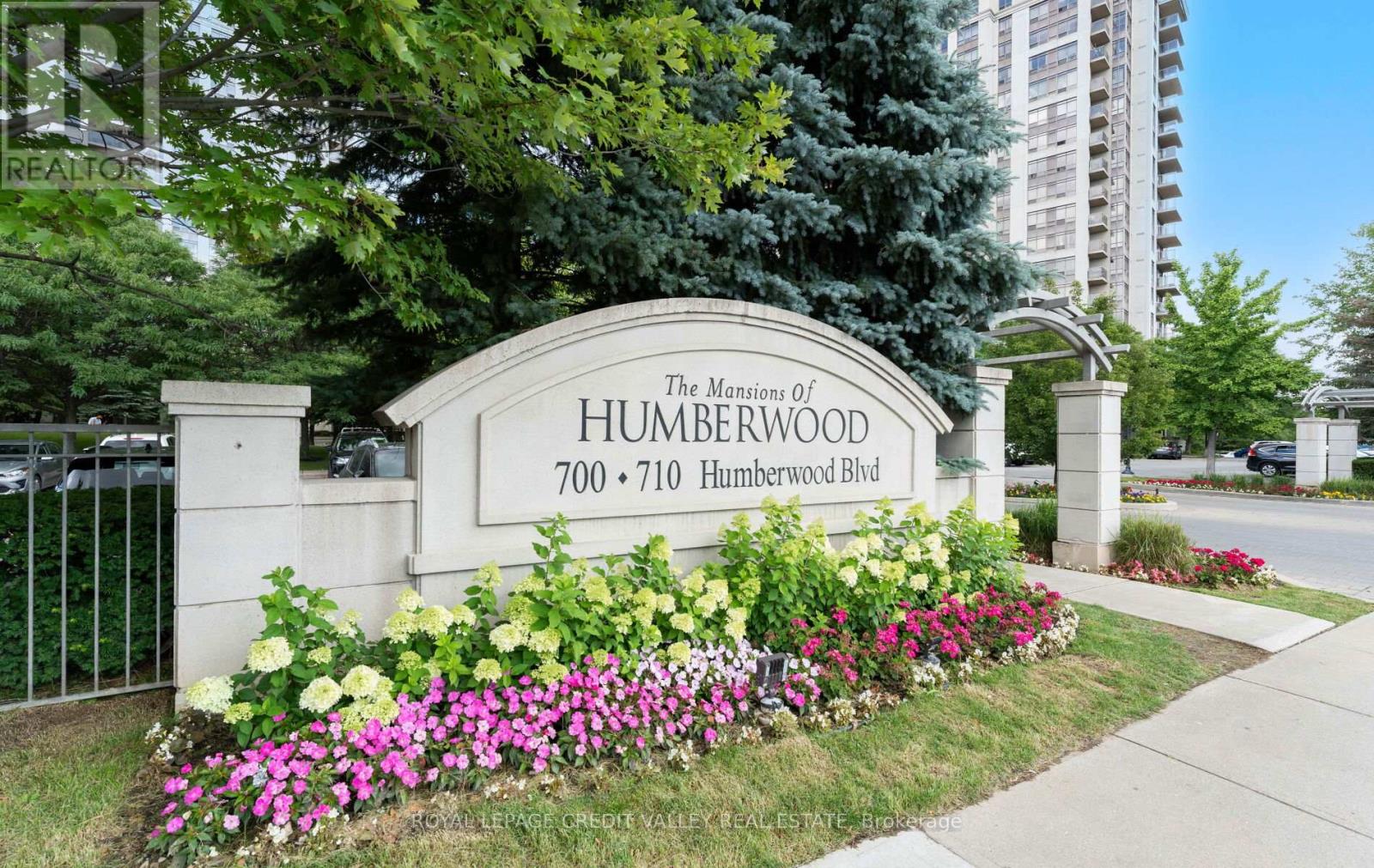 2023 - 700 Humberwood Boulevard Se, Toronto, Ontario  M9W 7J4 - Photo 2 - W12305049