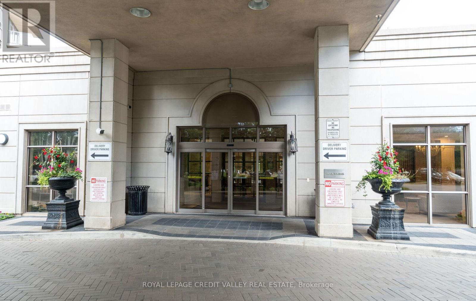 2023 - 700 Humberwood Boulevard Se, Toronto, Ontario  M9W 7J4 - Photo 4 - W12305049