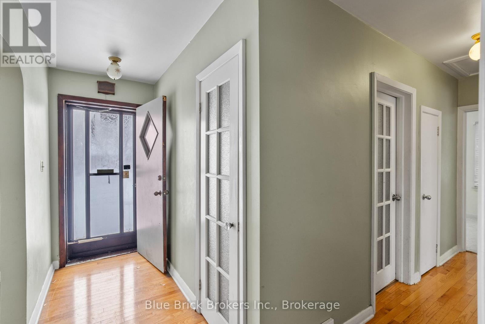 Property at 711 VICTORIA STREET image 5