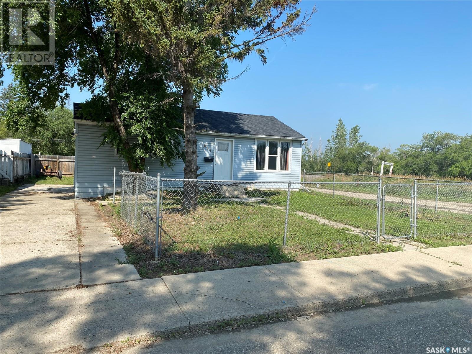 Property at 616 Robinson STREET image 1