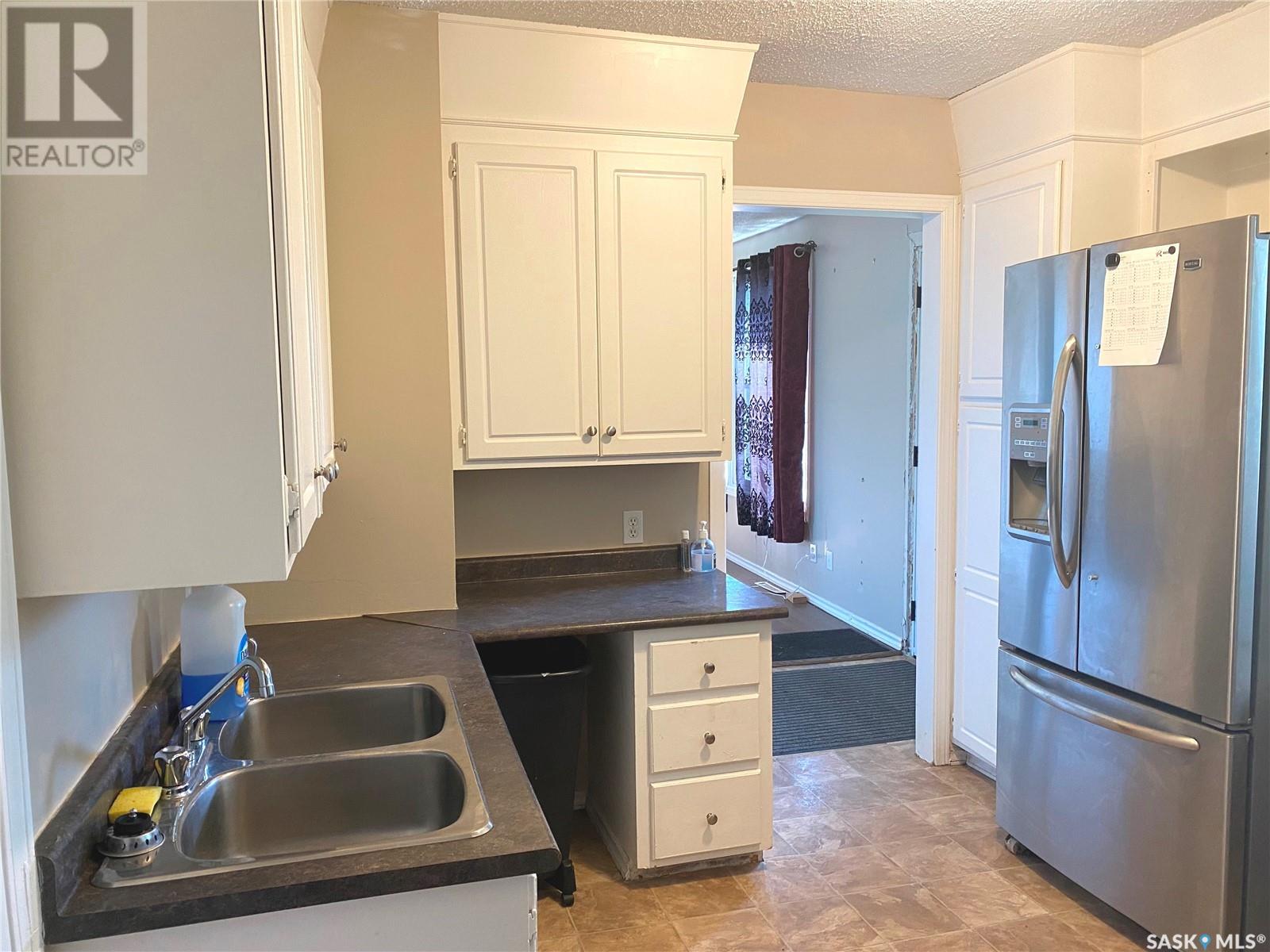 Property at 616 Robinson STREET image 2