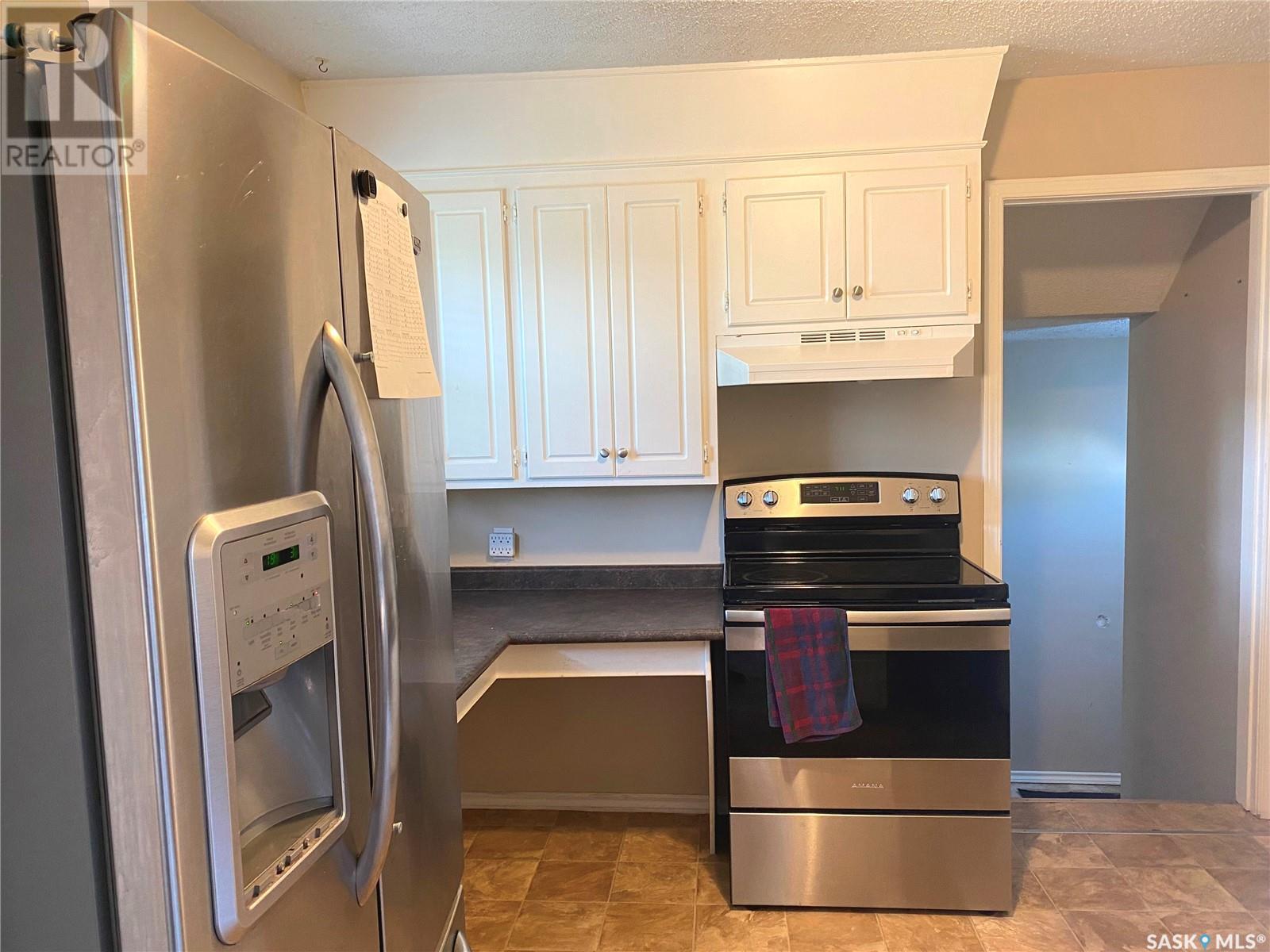 Property at 616 Robinson STREET image 3