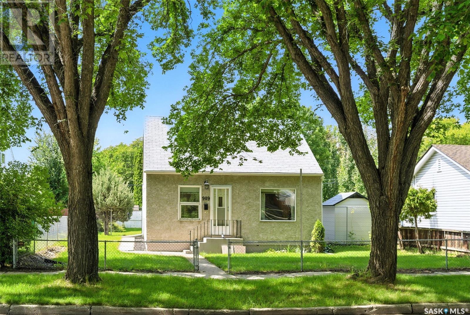 Property at 909 I AVENUE N image 1