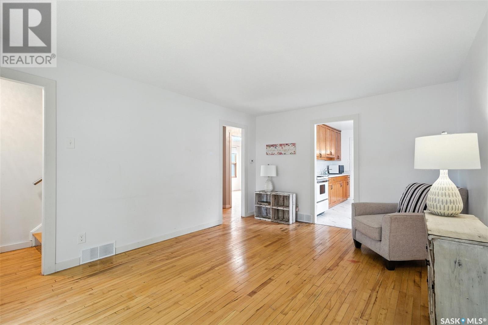 Property at 909 I AVENUE N image 4