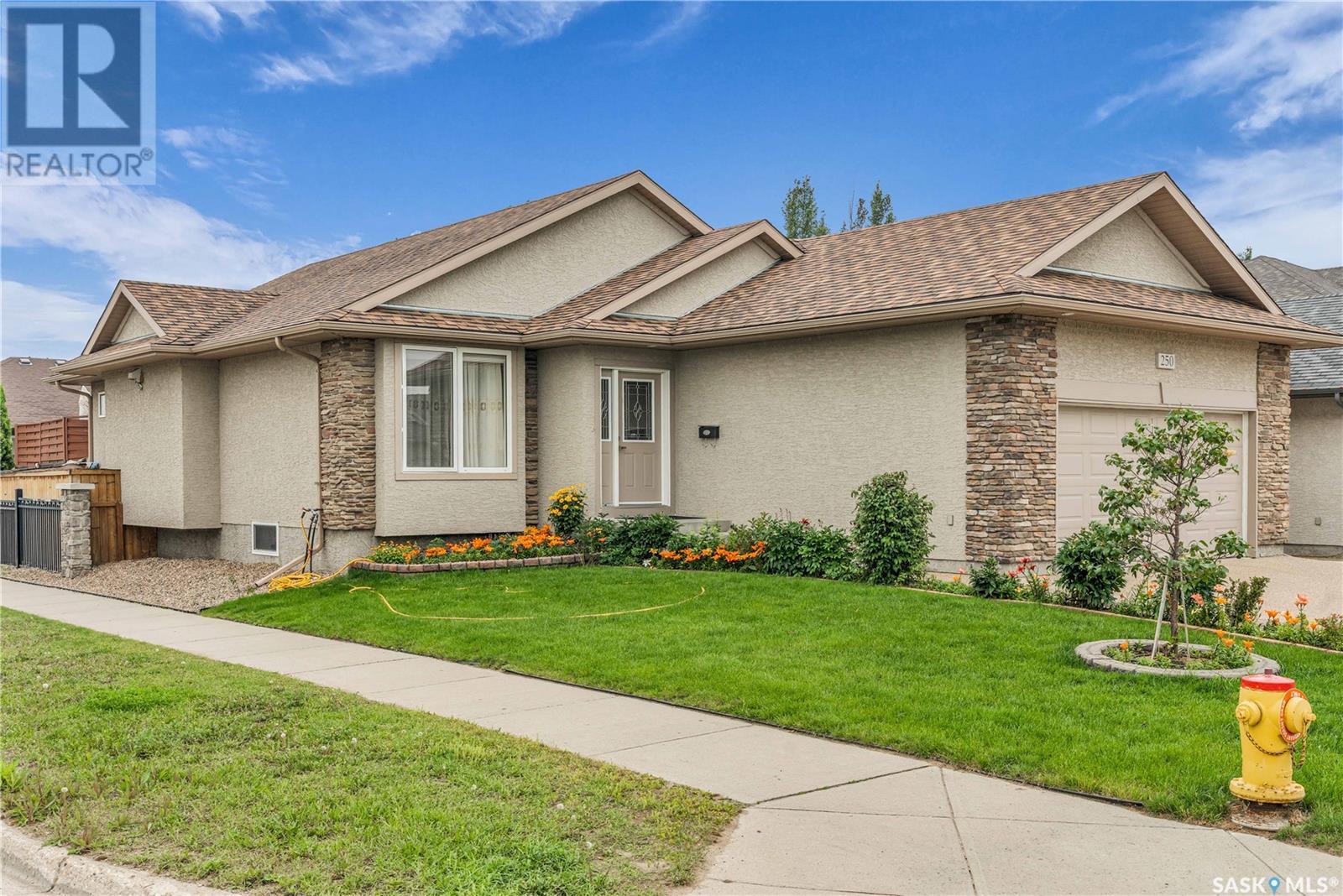 Property at 250 Robertson COVE image 1