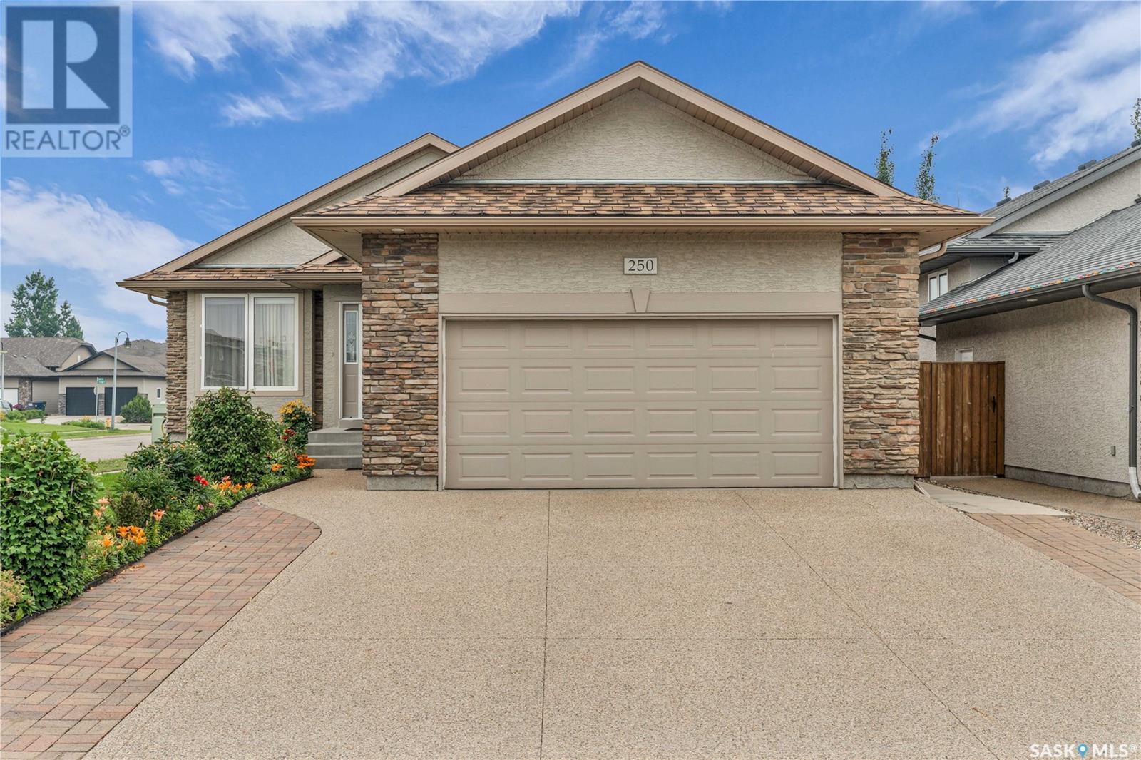 Property at 250 Robertson COVE image 2