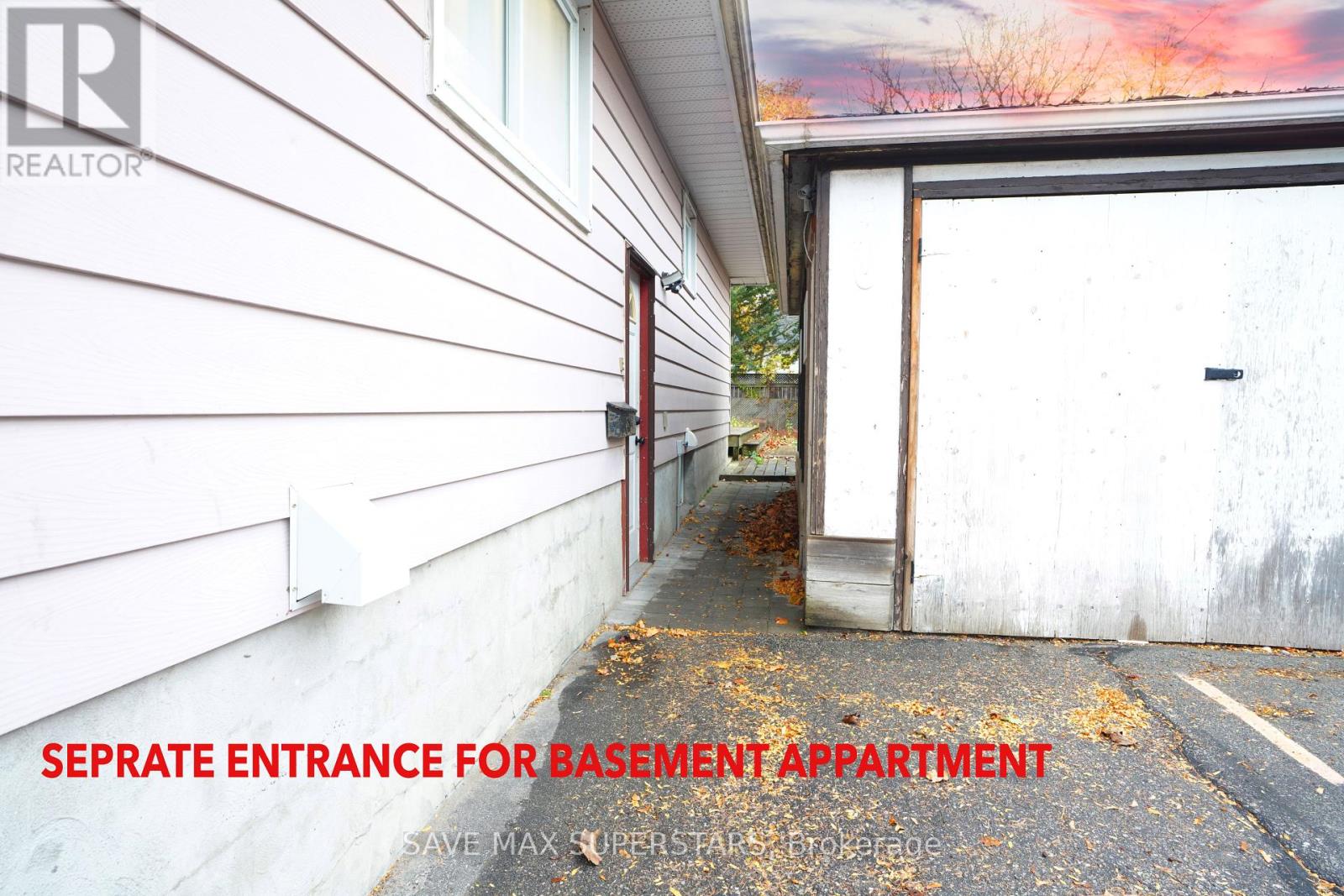 Property at 96 WELLINGTON STREET E image 3