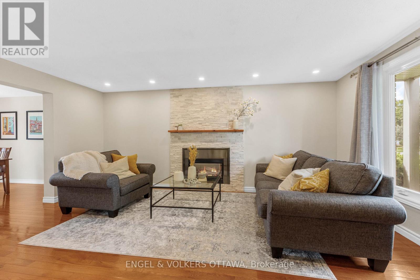 Property at 97 QUEENSLINE DRIVE image 2