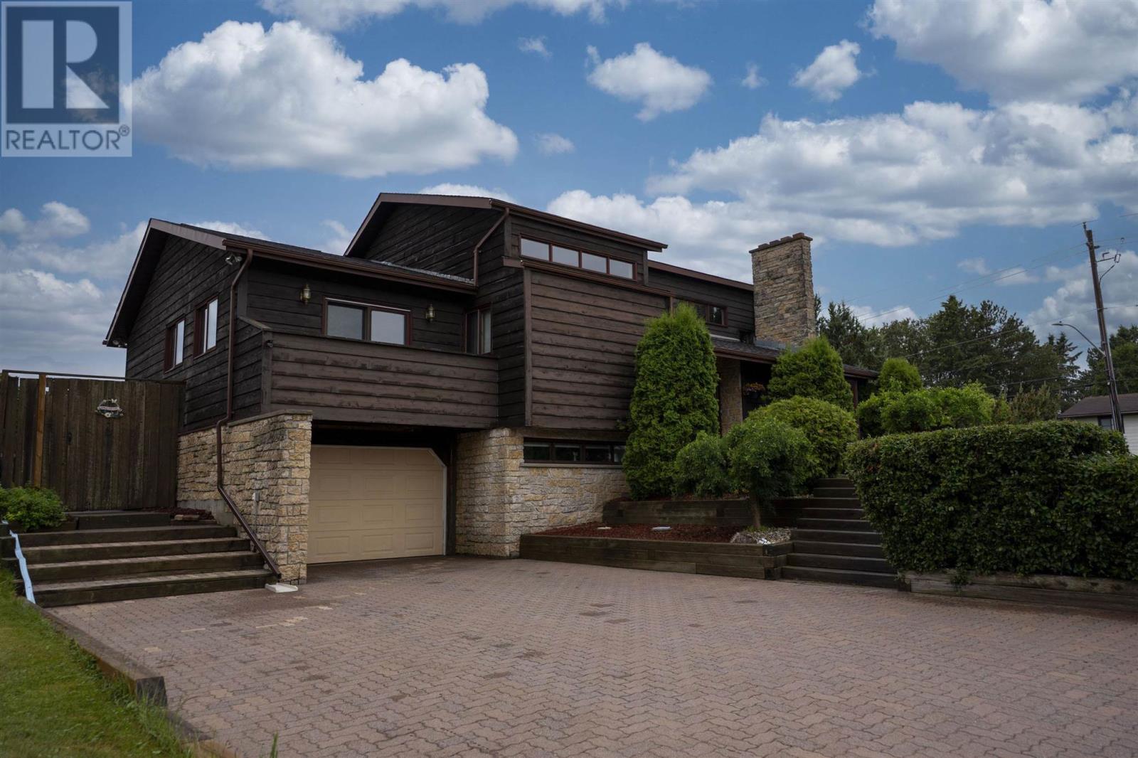 Property at 164 Iris CRES image 4