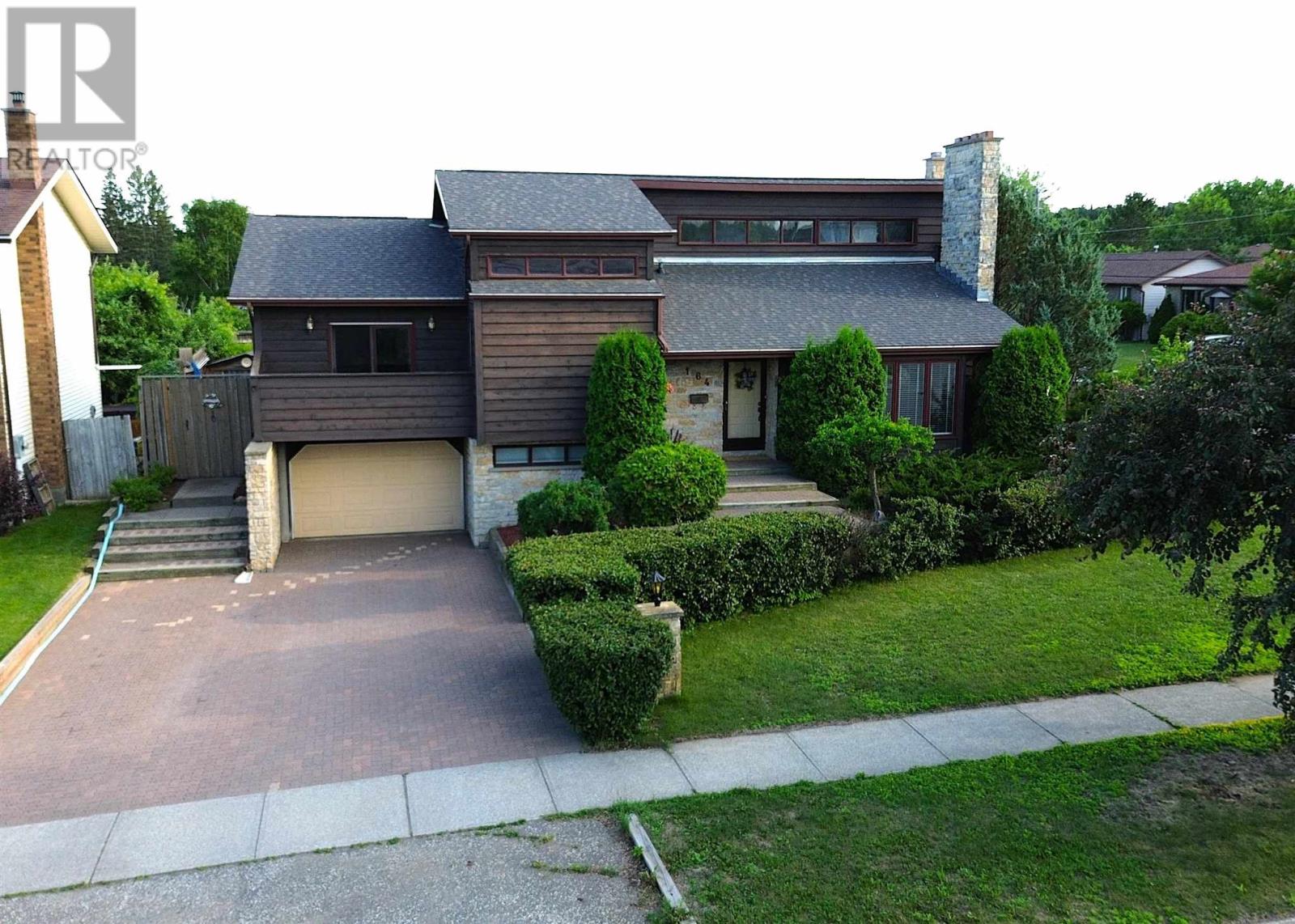 Property at 164 Iris CRES image 2