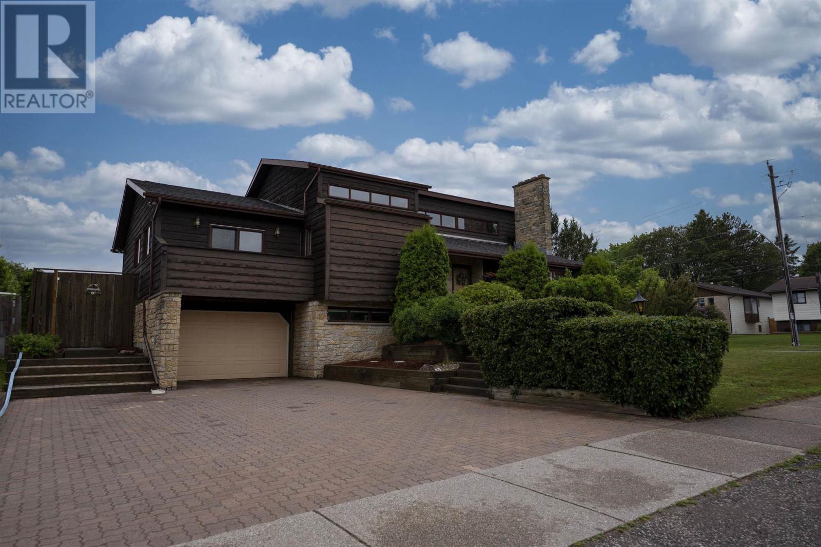 Property at 164 Iris CRES image 3