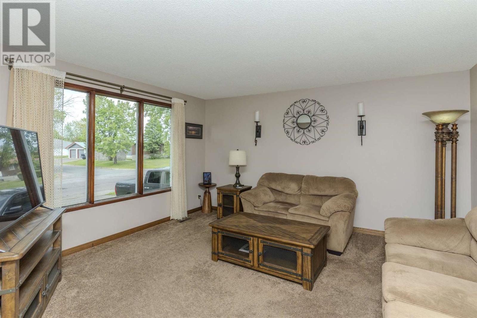 Property at 188 University DR image 5