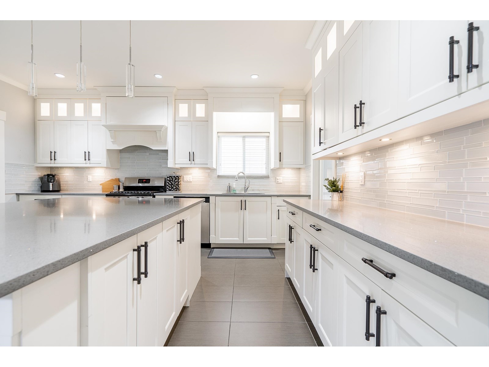 Property at 6801 206 STREET image 3