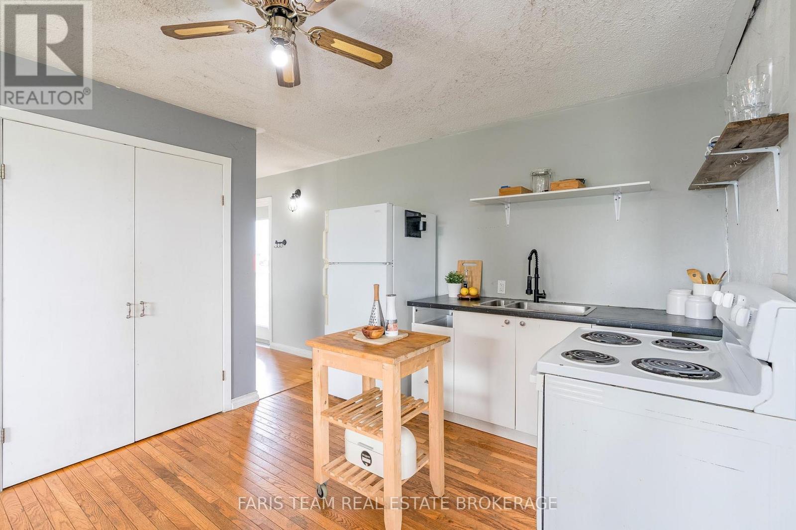 160 Lafontaine Road W, Tiny, Ontario  L9M 0H1 - Photo 18 - S12305126