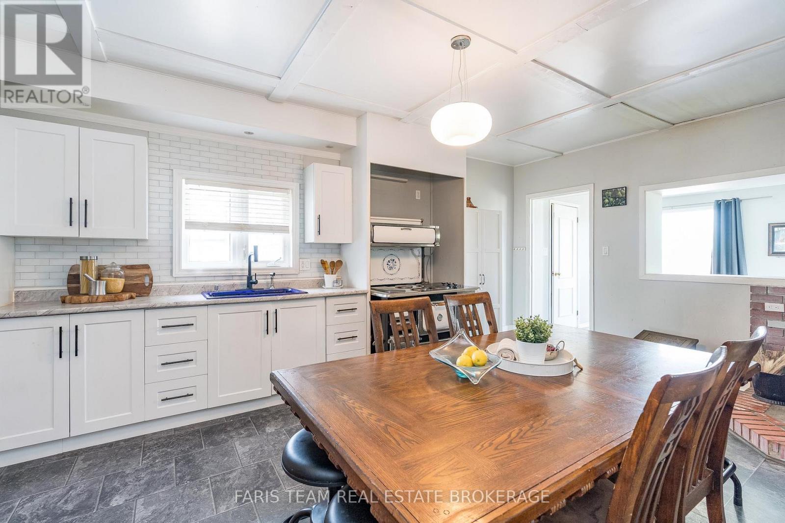 160 Lafontaine Road W, Tiny, Ontario  L9M 0H1 - Photo 9 - S12305126