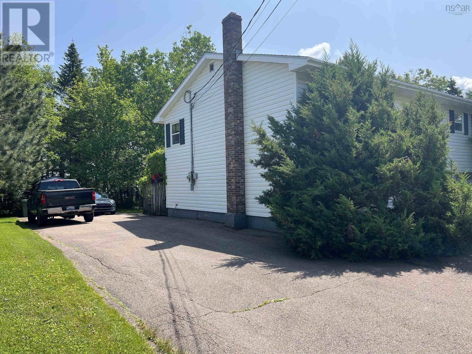 Property at 98 Oakwood Drive image 3