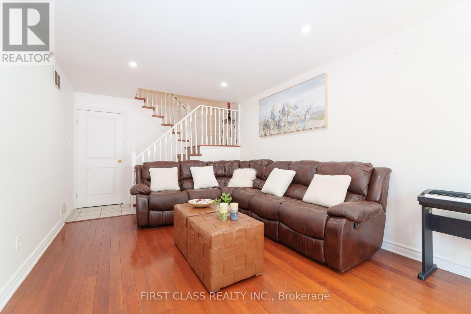 Property at 23 CHEESEMAN DRIVE image 3