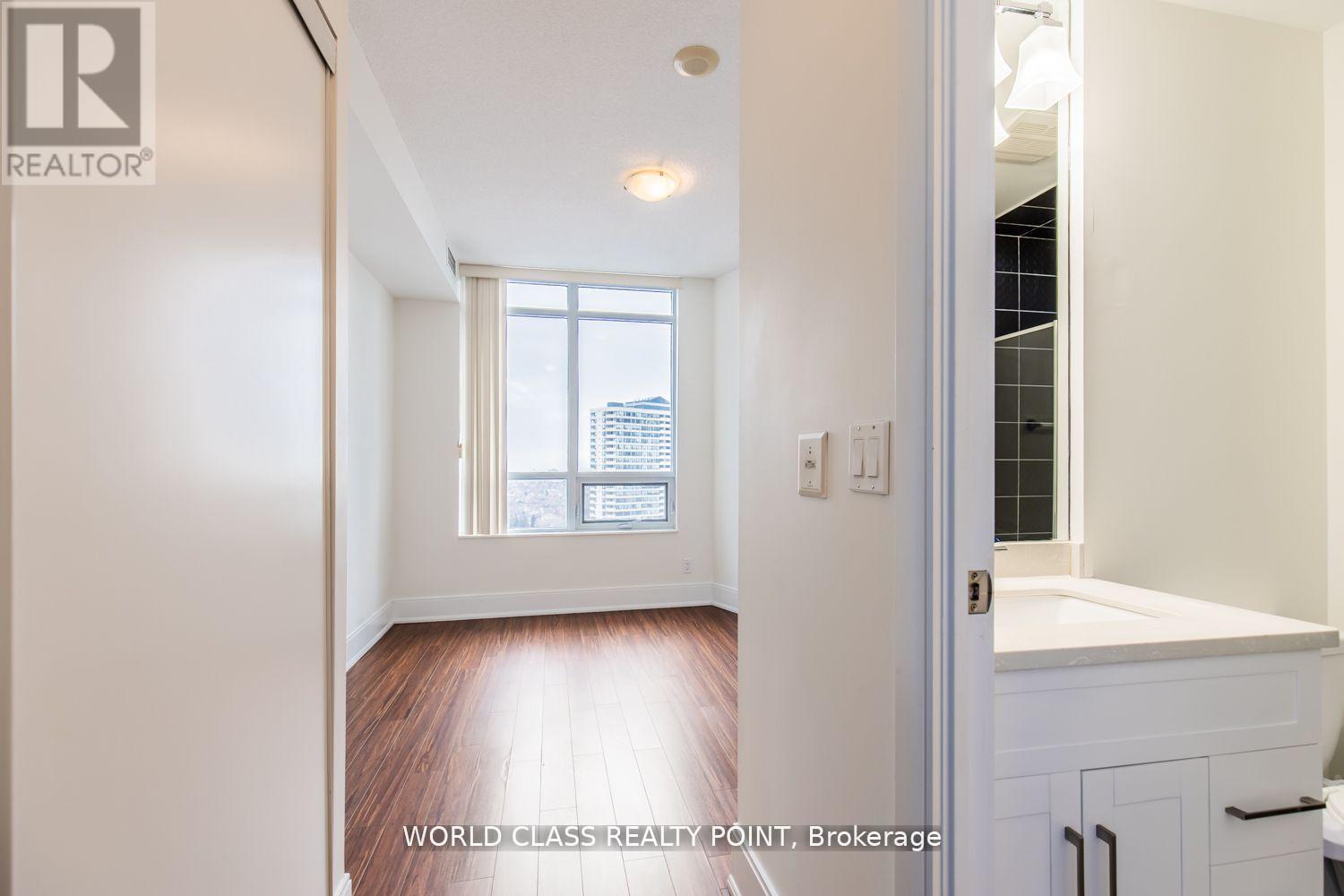 1402 - 330 Burnhamthorpe Road W, Mississauga, Ontario  L5B 0E1 - Photo 13 - W12305097