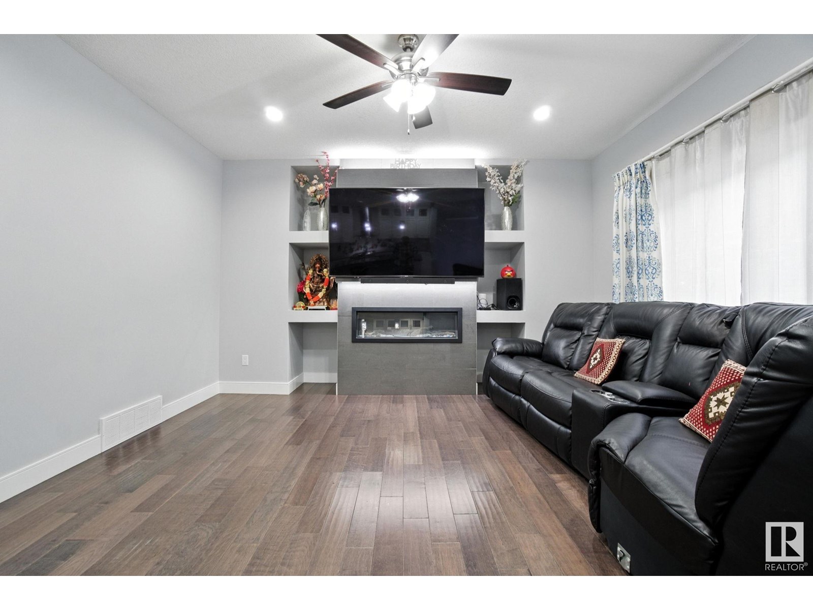 Property at 2419 17 AV NW image 1