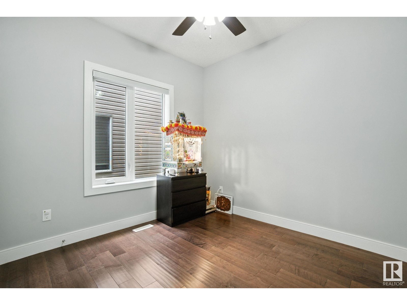 Property at 2419 17 AV NW image 5