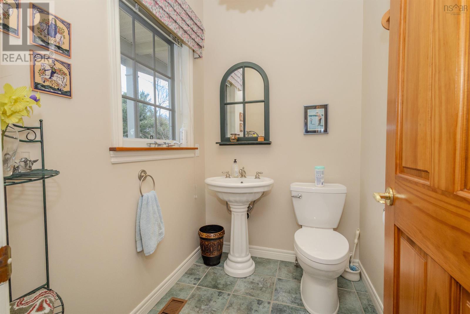 70 Tweednooge Place, East Bay, Nova Scotia  B1J 1M6 - Photo 4 - 202517739