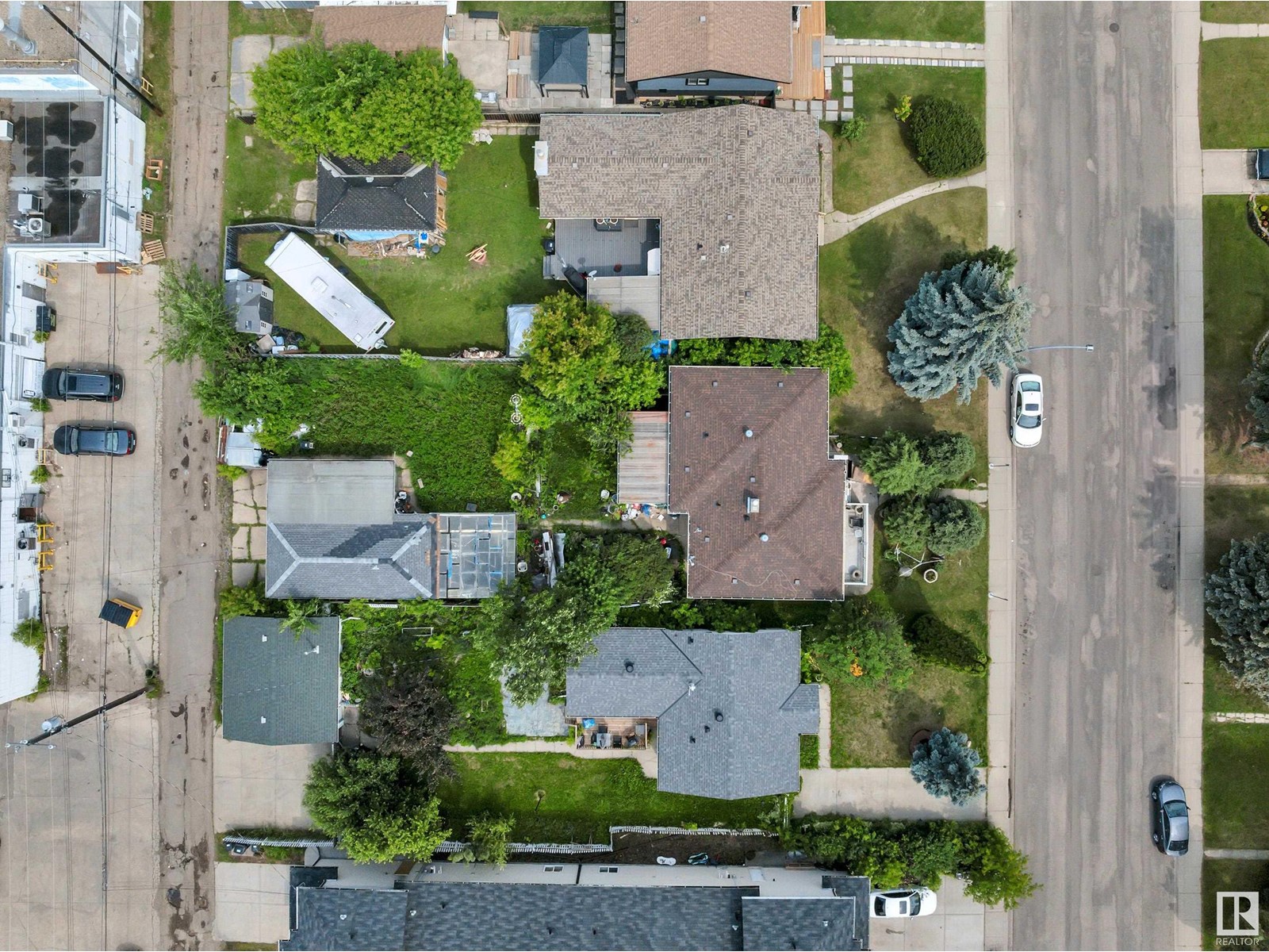 Property at 10912 155 ST NW image 2