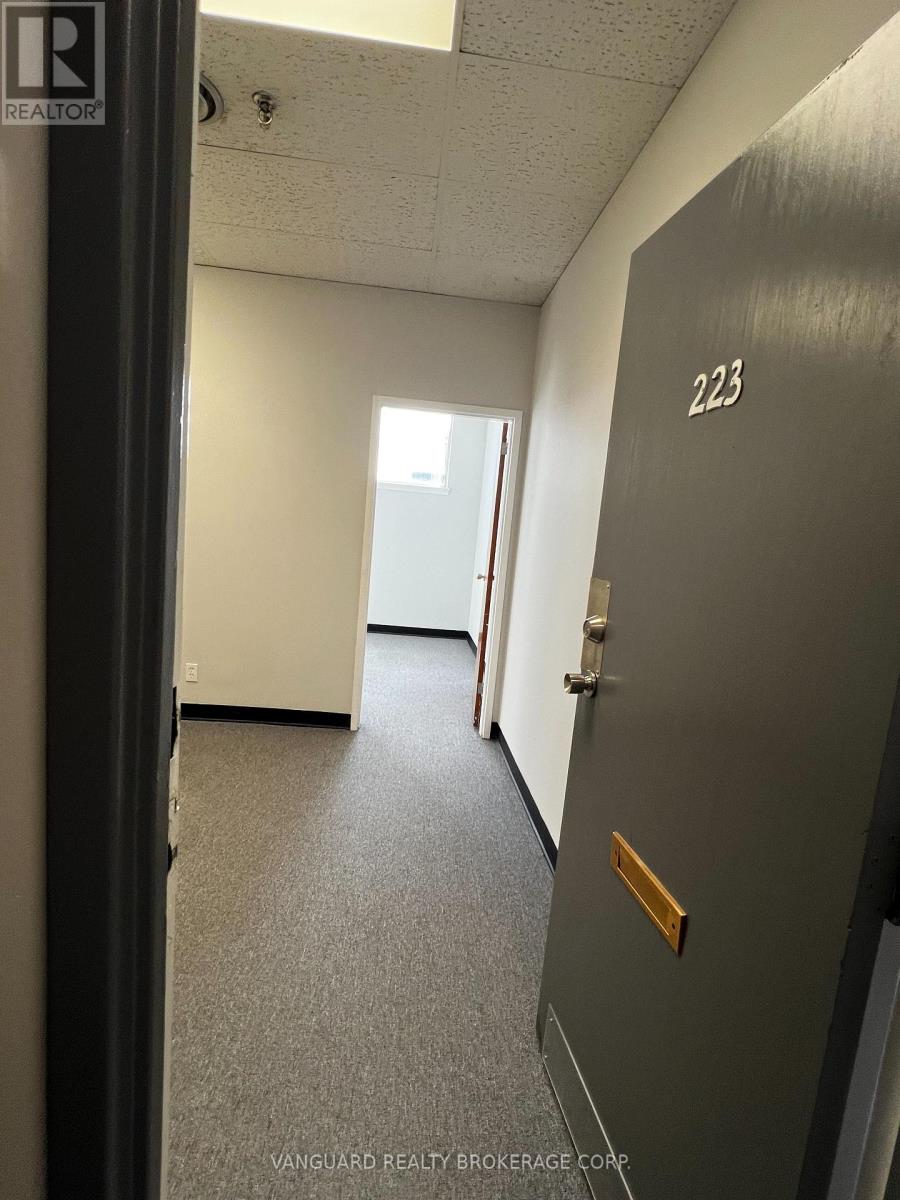 223 - 61 Alness Street, Toronto, Ontario  M3J 2H2 - Photo 3 - W12304802