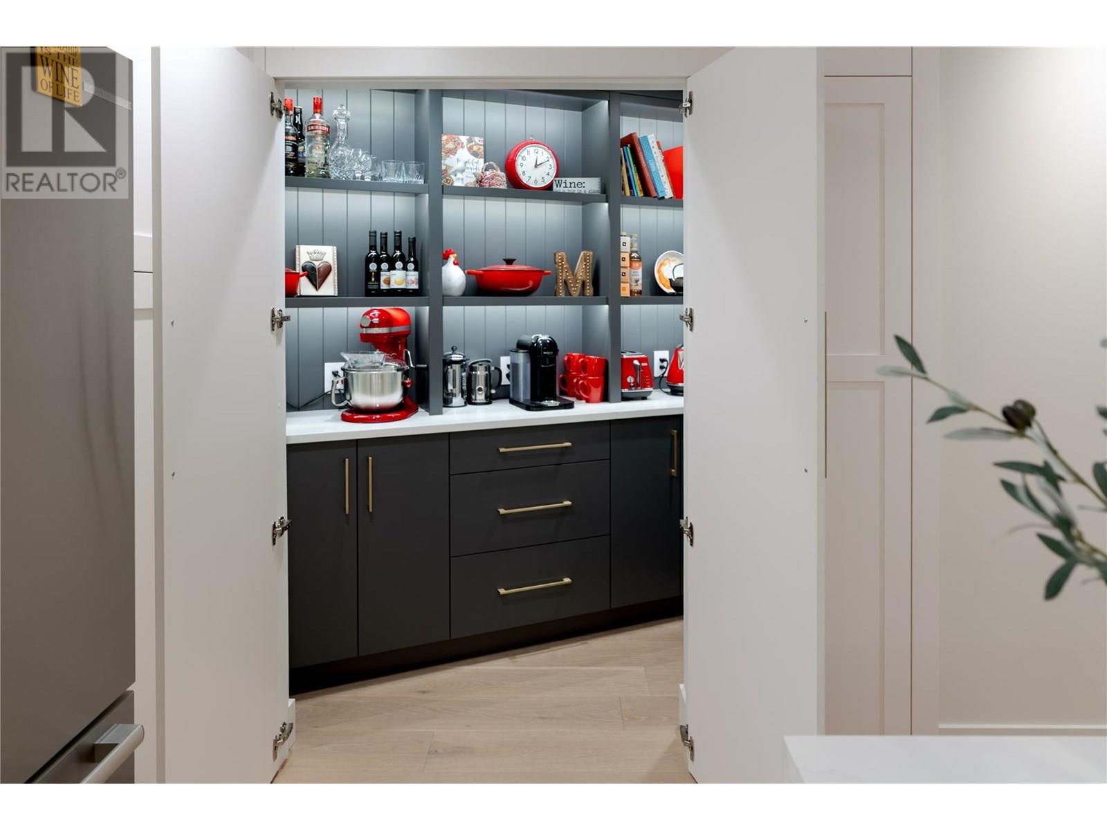 2901 Abbott Street Unit# 201 Kelowna Photo 6 2901 Abbott Street Unit# 201 Kelowna Photo 6